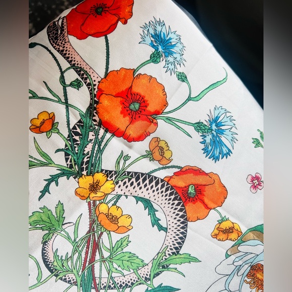Gucci Flora Snake Print Silk Twill Scarf - Picture 4 of 12